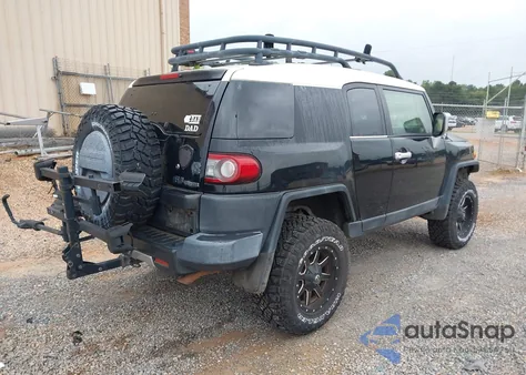 2013 Toyota Fj Cruiser z USA, uszkodzony, nr VIN JTEBU4BF2DK161140